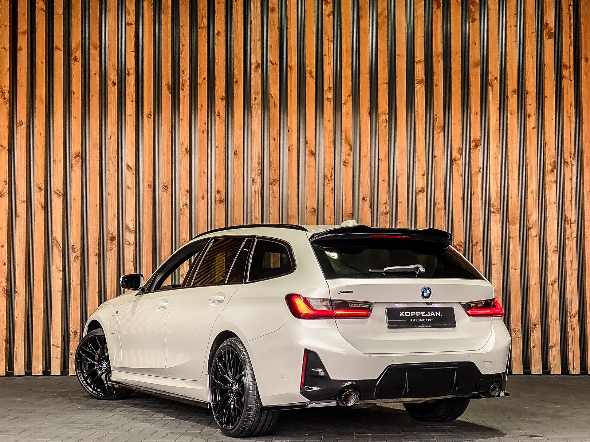BMW 3 Serie Touring 330e 292PK xDrive High Executive M-Sport Pro | BMW occasion