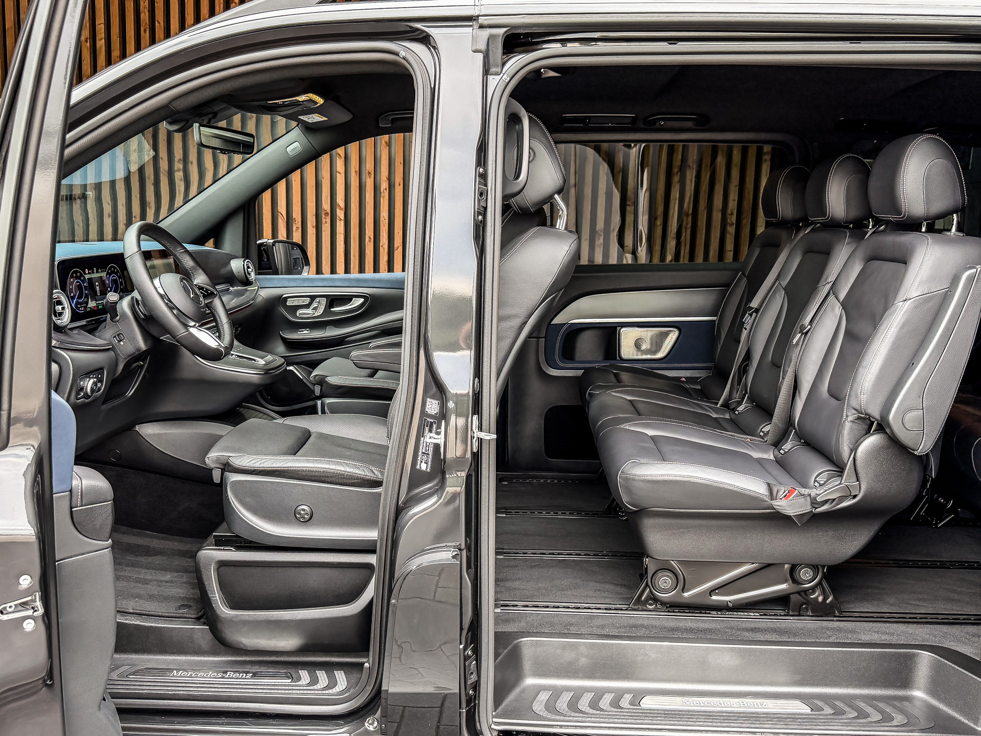 Mercedes-Benz EQV 300 AMG L2 90kWh 8-Persoons | Mercedes-Benz occasion