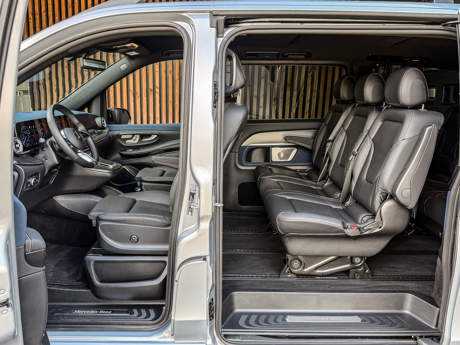 Mercedes-Benz EQV 300 AMG L2 90kWh 8-Persoons | Mercedes-Benz occasion