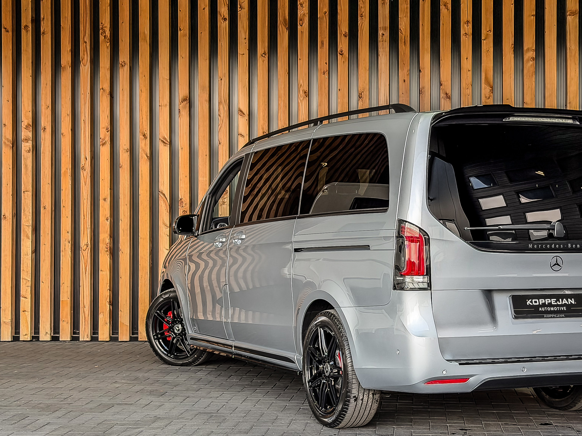Mercedes-Benz EQV 300 AMG L2 90kWh 8-Persoons | Mercedes-Benz occasion