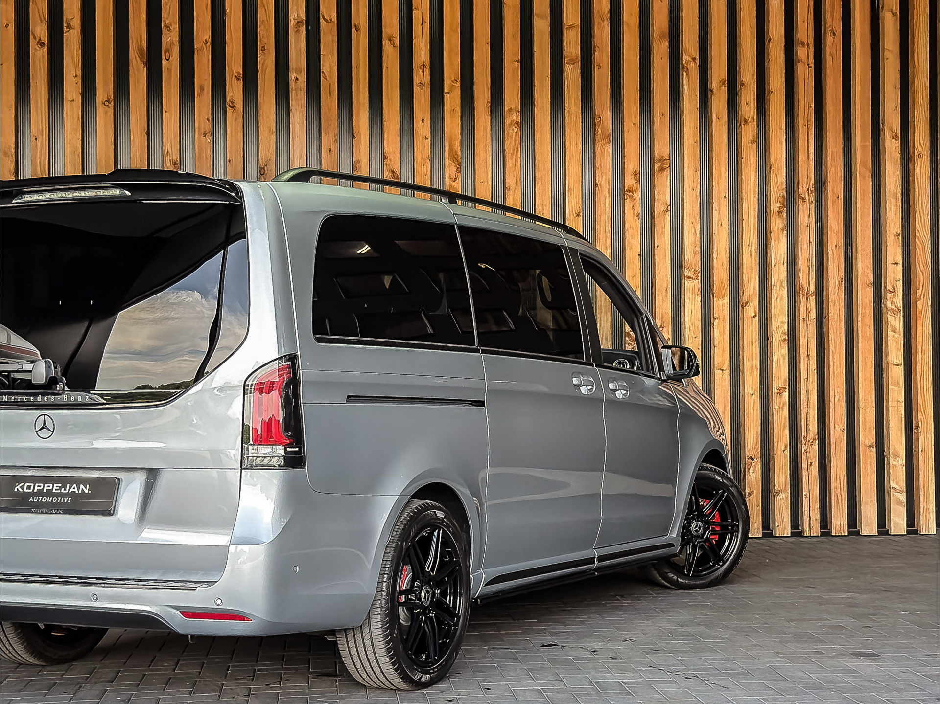 Mercedes-Benz EQV 300 AMG L2 90kWh 8-Persoons | Mercedes-Benz occasion