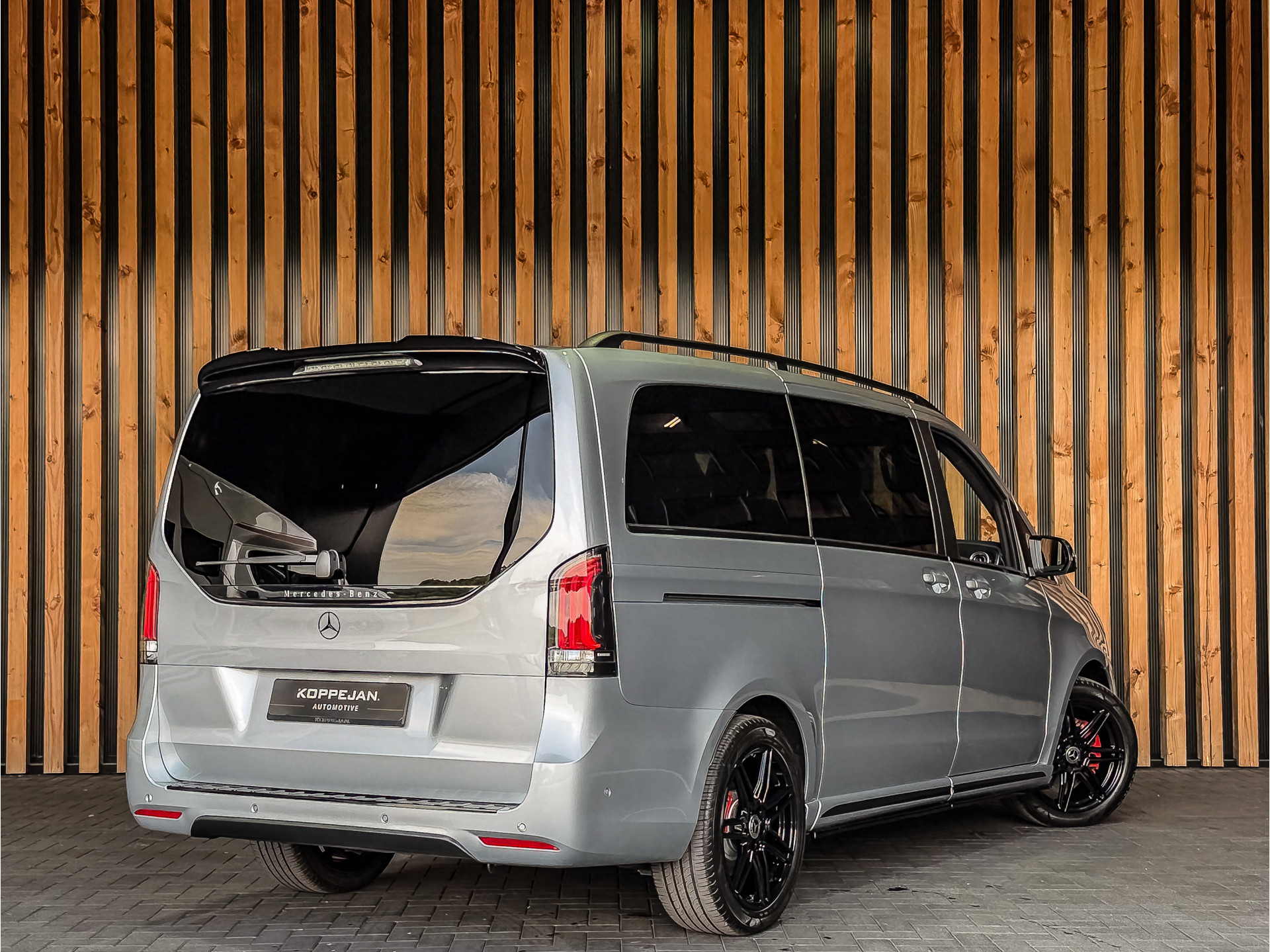 Mercedes-Benz EQV 300 AMG L2 90kWh 8-Persoons | Mercedes-Benz occasion