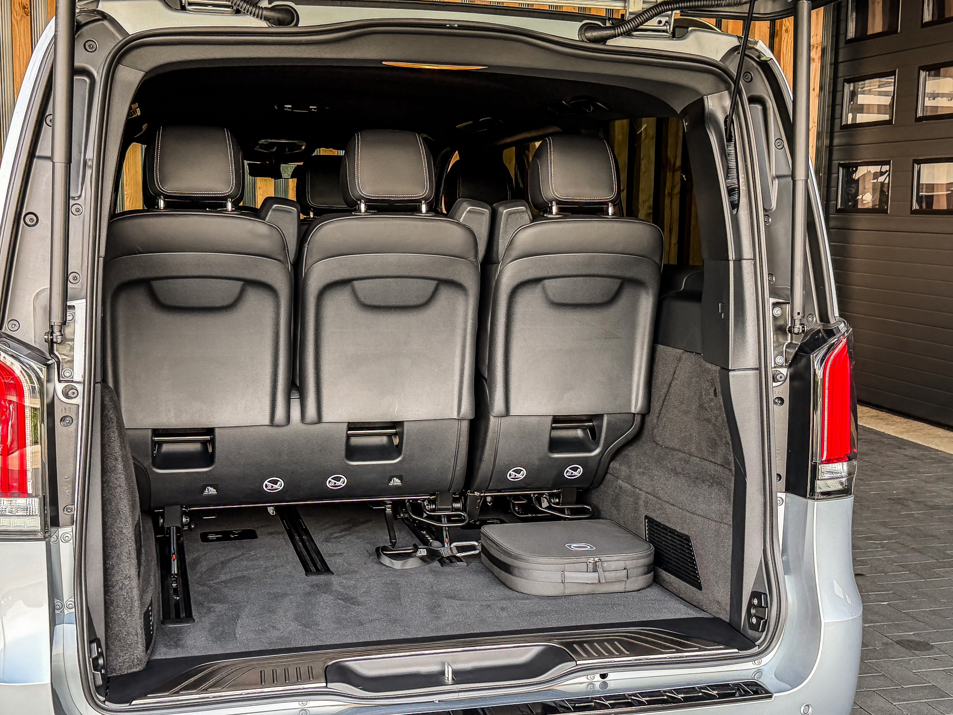 Mercedes-Benz EQV 300 AMG L2 90kWh 8-Persoons | Mercedes-Benz occasion