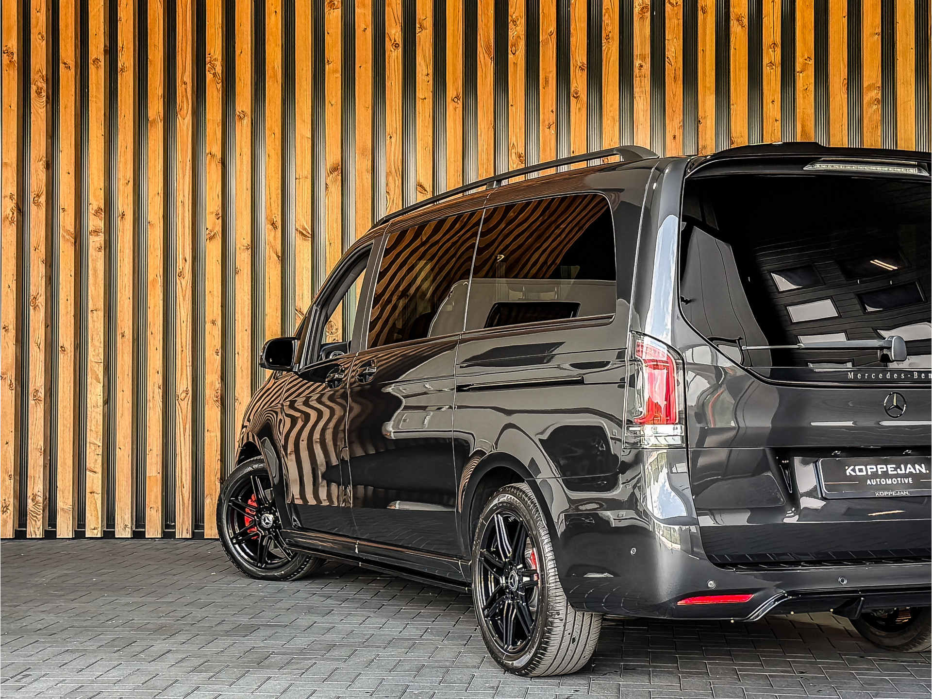 Mercedes-Benz EQV 300 AMG L2 90kWh 8-Persoons | Mercedes-Benz occasion