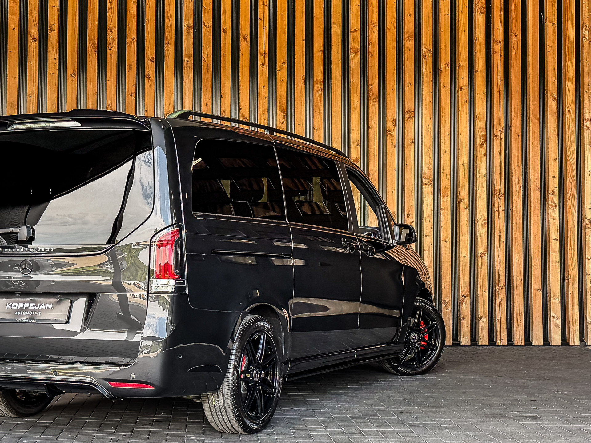 Mercedes-Benz EQV 300 AMG L2 90kWh 8-Persoons | Mercedes-Benz occasion