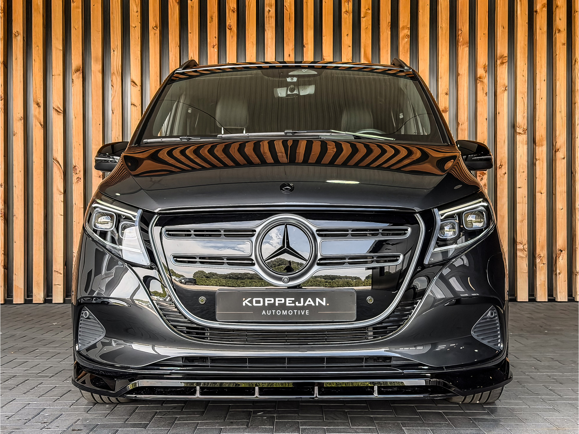 Mercedes-Benz EQV 300 AMG L2 90kWh 8-Persoons | Mercedes-Benz occasion