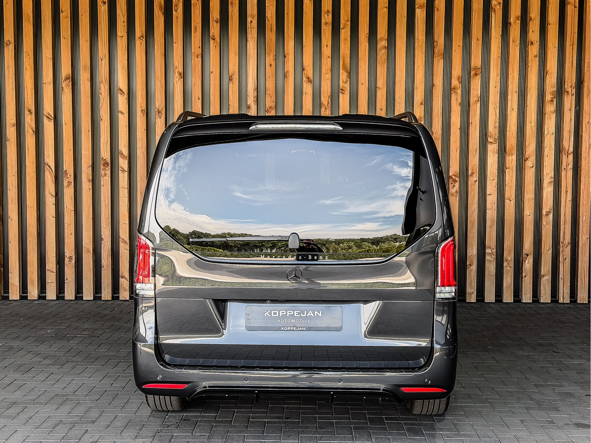 Mercedes-Benz EQV 300 AMG L2 90kWh 8-Persoons | Mercedes-Benz occasion