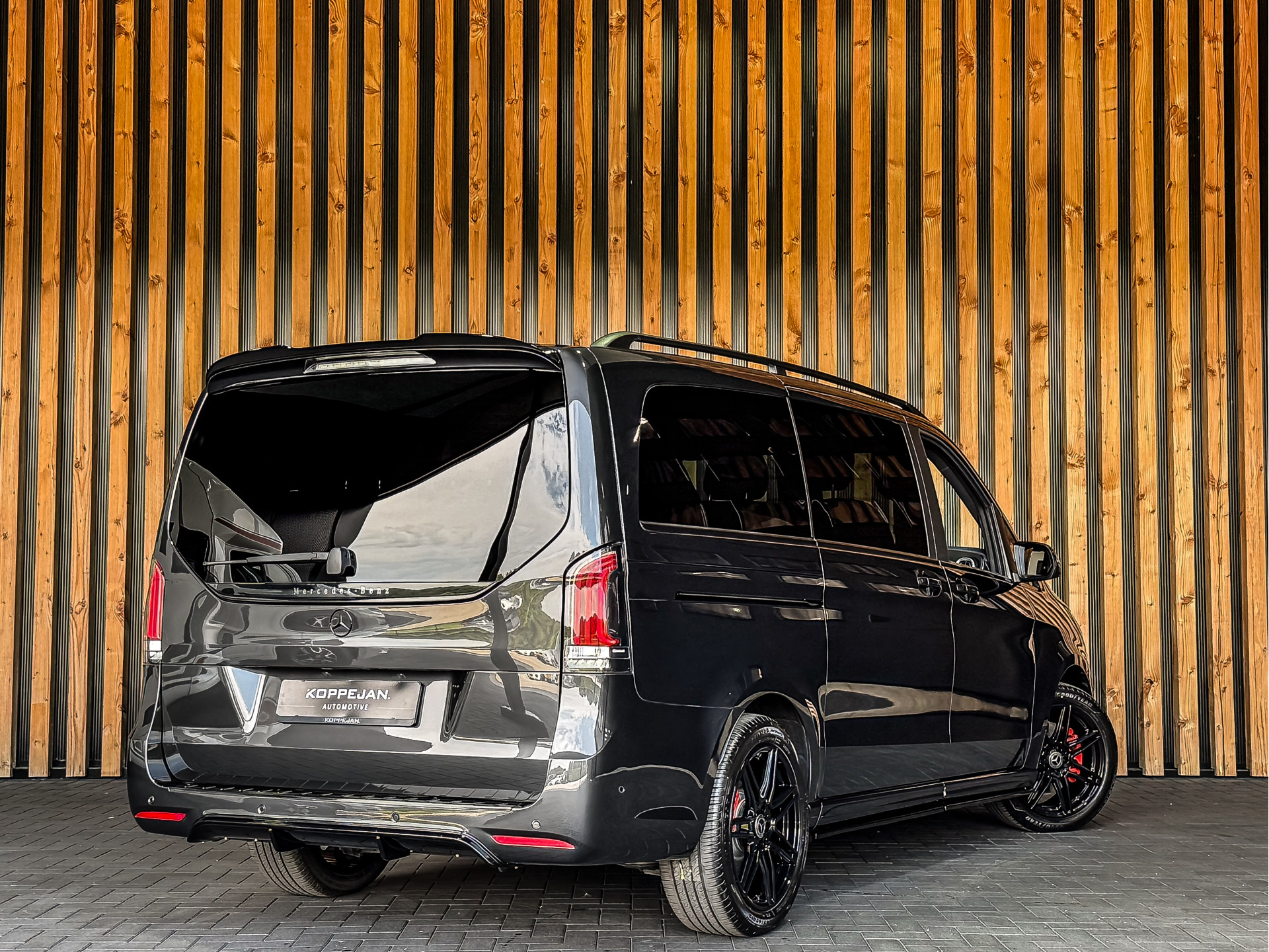 Mercedes-Benz EQV 300 AMG L2 90kWh 8-Persoons | Mercedes-Benz occasion