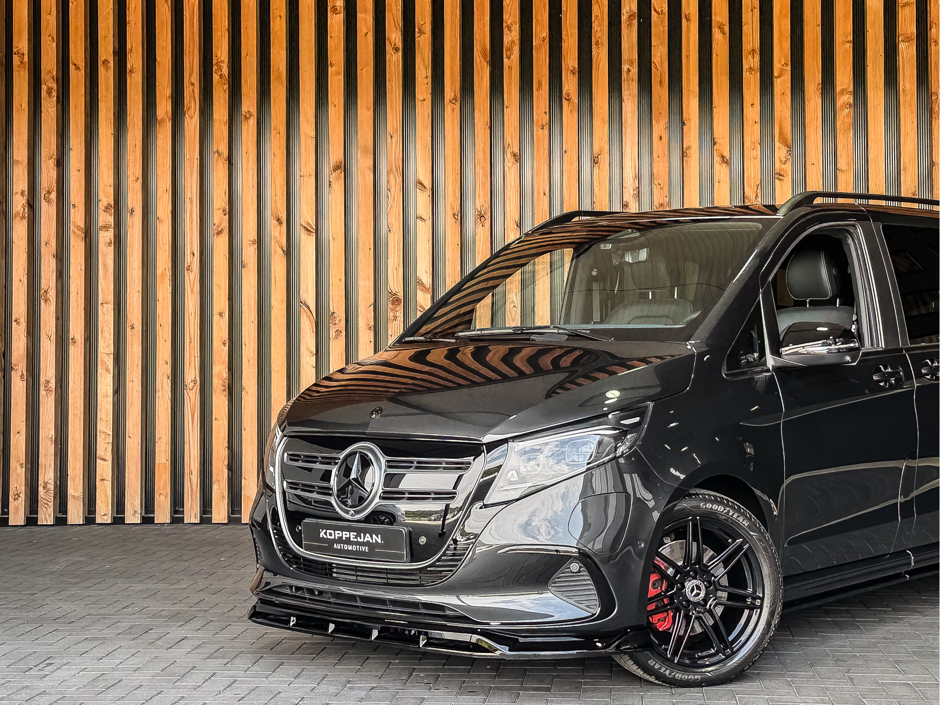 Mercedes-Benz EQV 300 AMG L2 90kWh 8-Persoons | Mercedes-Benz occasion