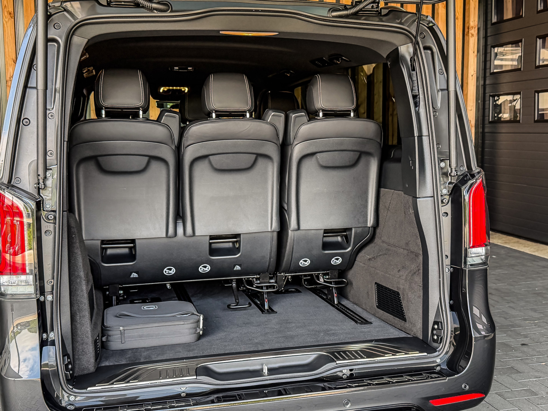 Mercedes-Benz EQV 300 AMG L2 90kWh 8-Persoons | Mercedes-Benz occasion