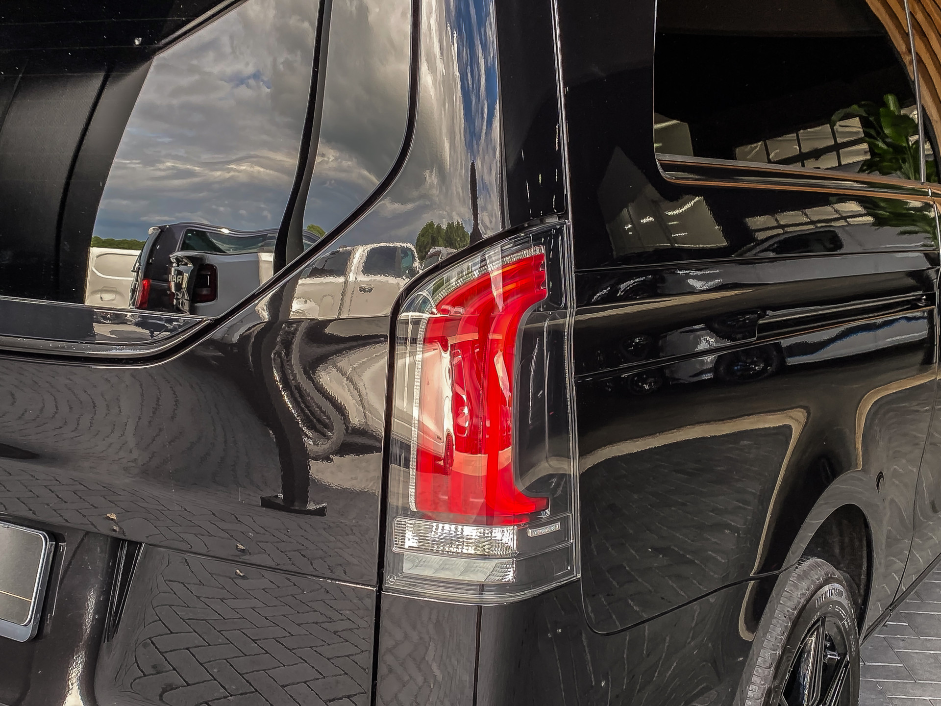Mercedes-Benz V-Klasse 300d Extra Lang Avantgarde Dubbele Cabine | Mercedes-Benz occasion
