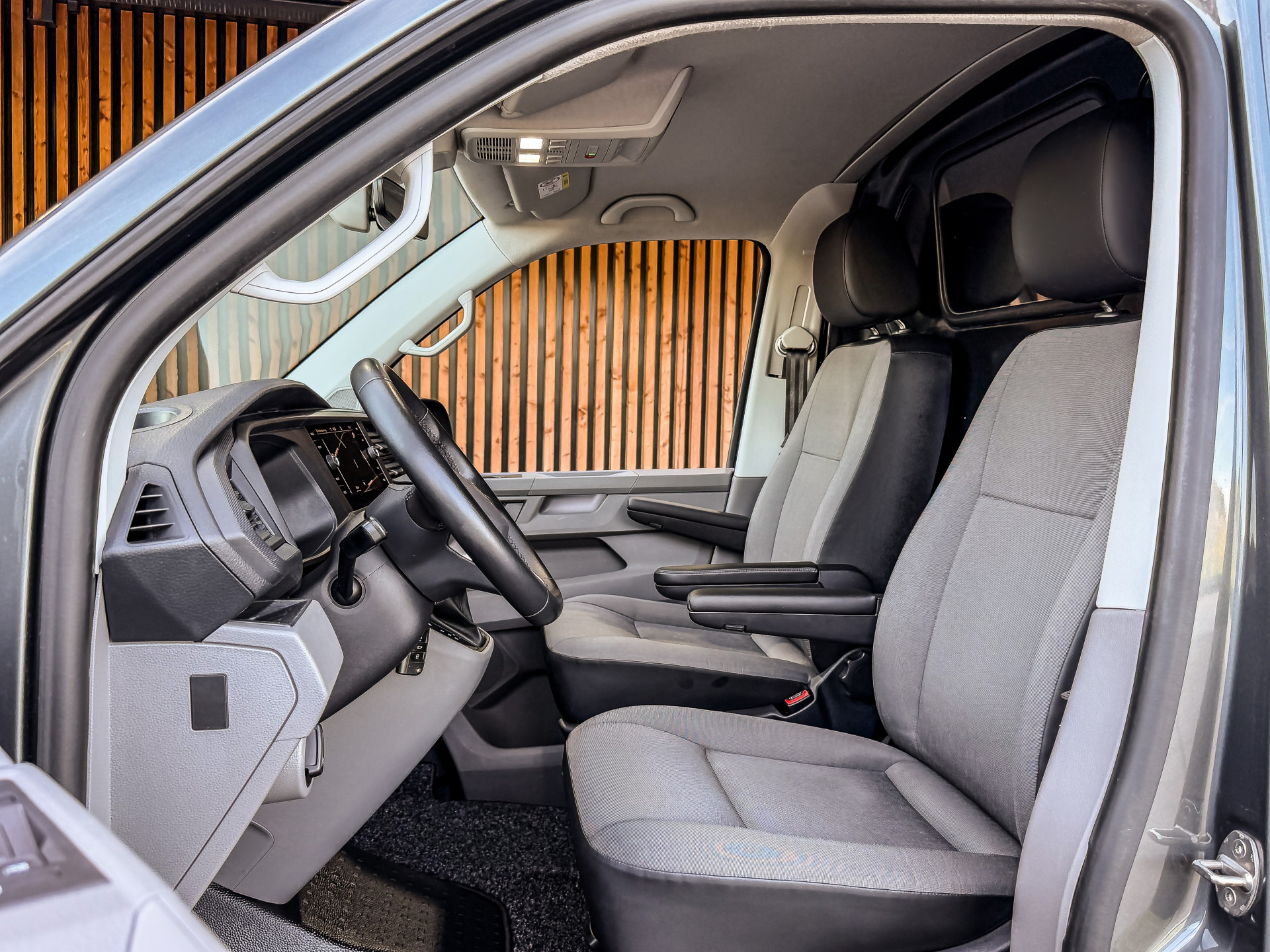 Volkswagen Transporter 2.0 TDI 150PK DSG Bestelwagen L1H1 | Volkswagen occasion