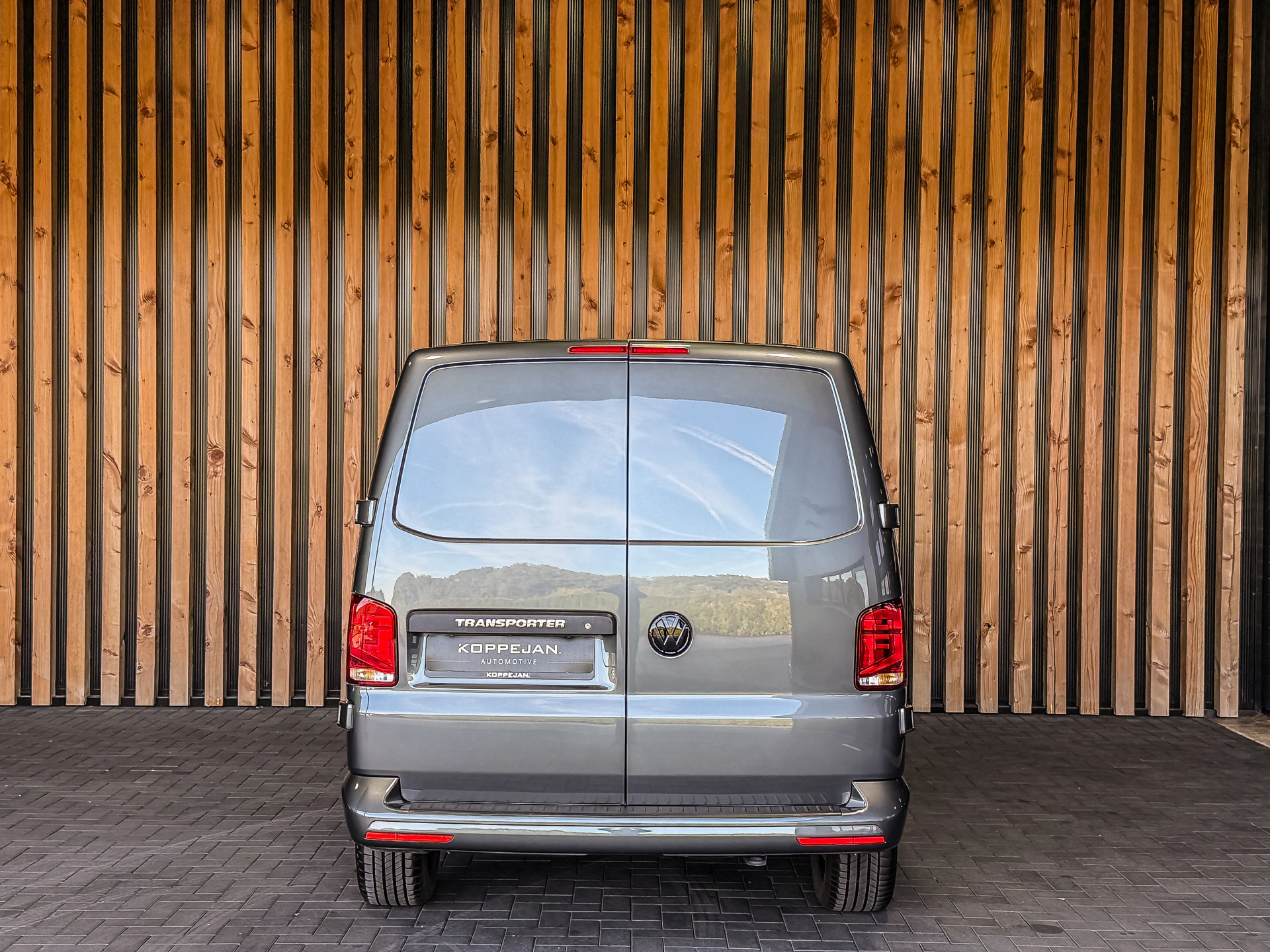 Volkswagen Transporter 2.0 TDI 150PK DSG Bestelwagen L1H1 | Volkswagen occasion