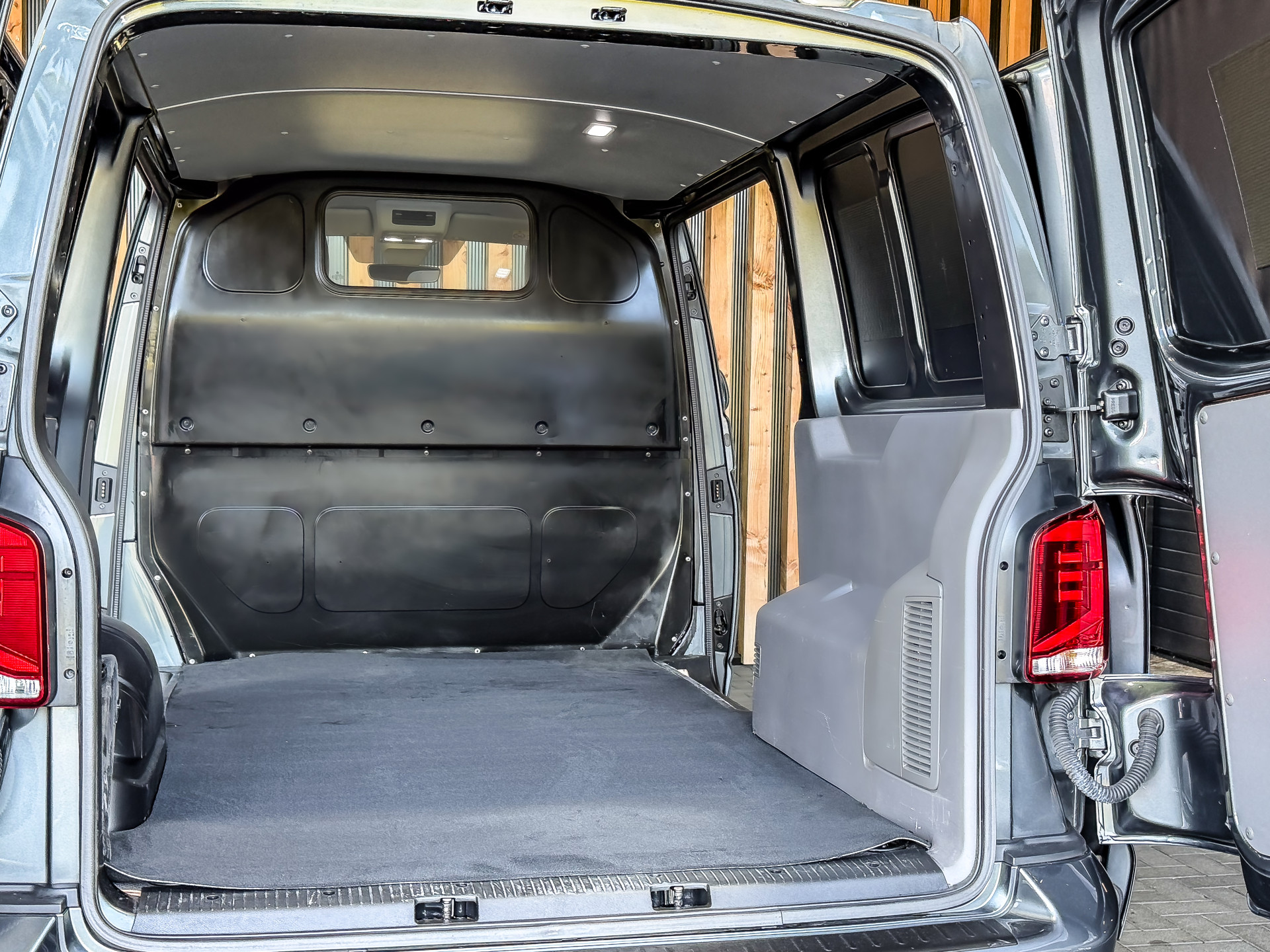 Volkswagen Transporter 2.0 TDI 150PK DSG Bestelwagen L1H1 | Volkswagen occasion