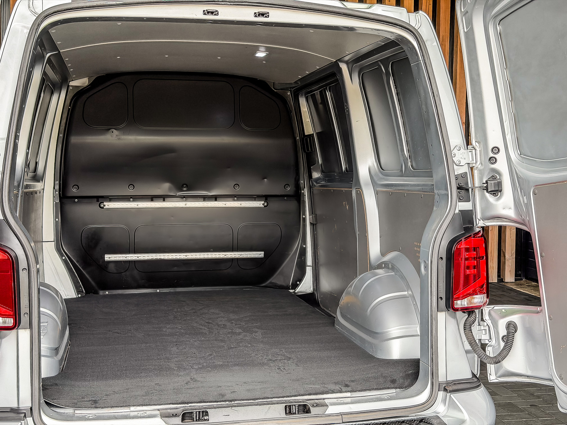 Volkswagen Transporter 2.0 TDI 150PK DSG Bestelwagen L1H1 | Volkswagen occasion
