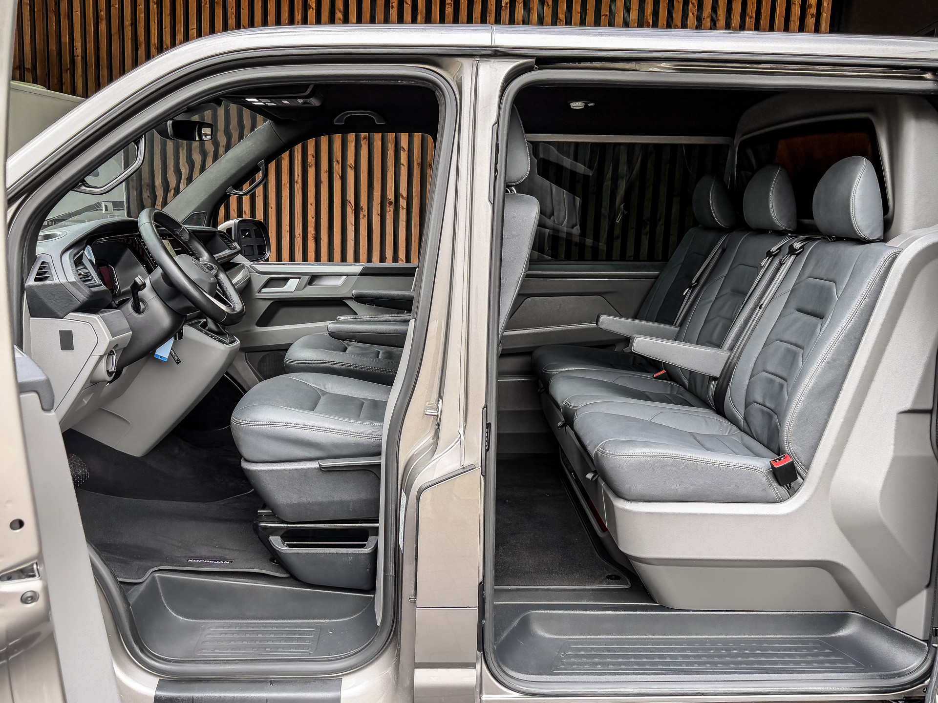 Volkswagen Transporter 2.0 TDI 204PK DSG Bulli ABT Dubbele Cabine L2H1 | Volkswagen occasion