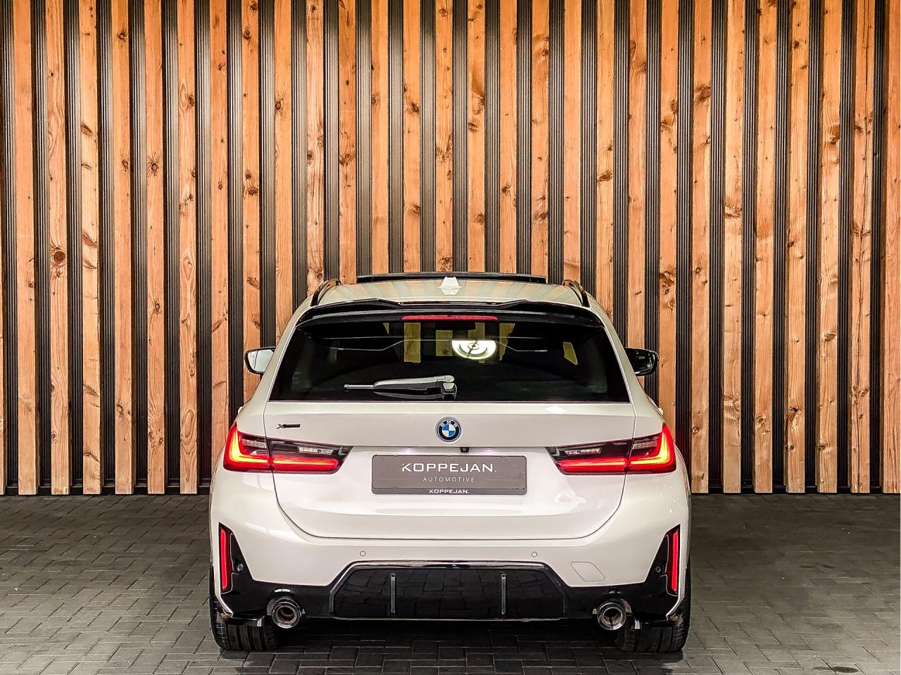 BMW 3 Serie Touring 330e 292PK xDrive High Executive M-Sport Pro | BMW occasion
