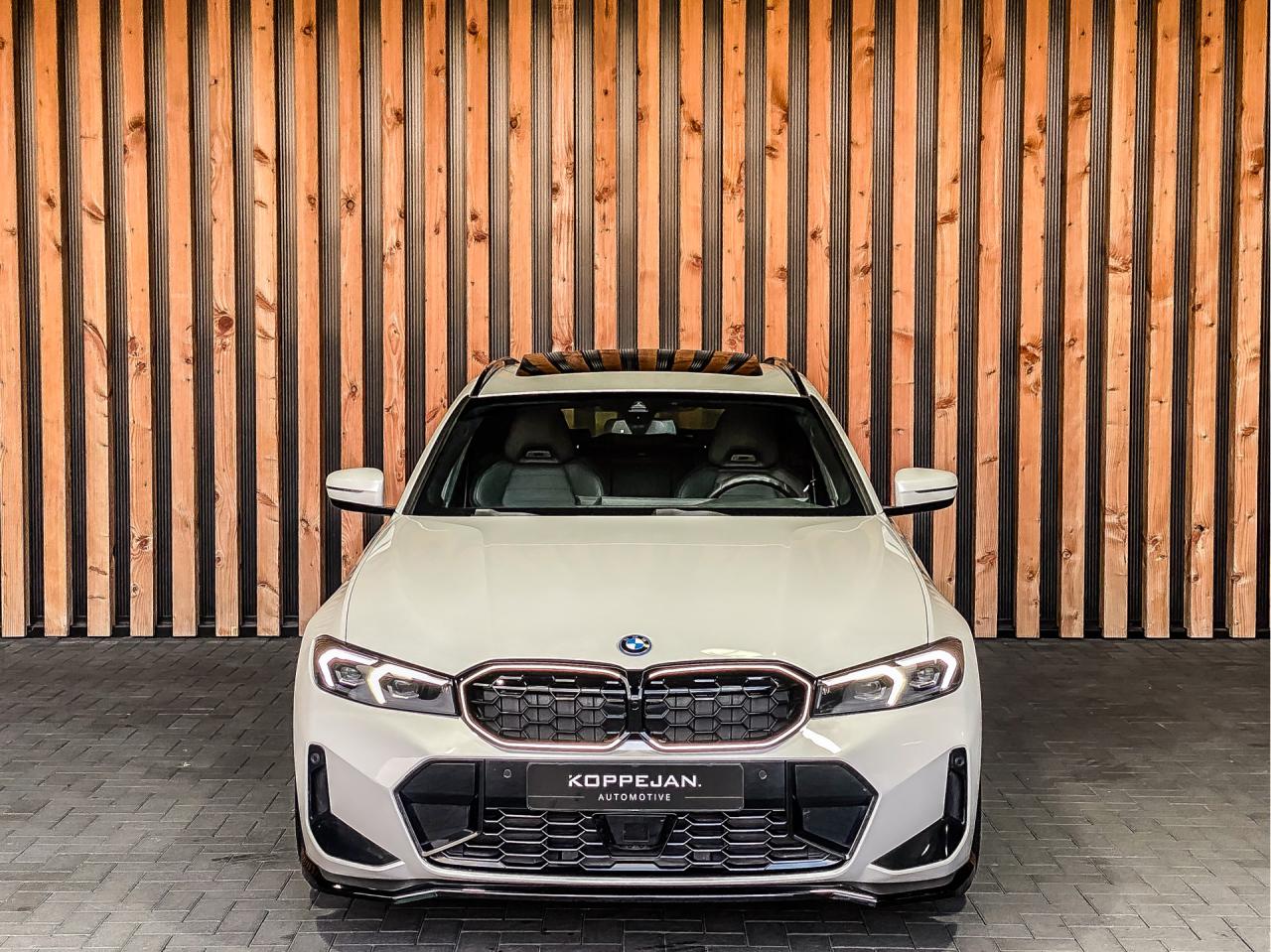 BMW 3 Serie Touring 330e 292PK xDrive High Executive M-Sport Pro | BMW occasion