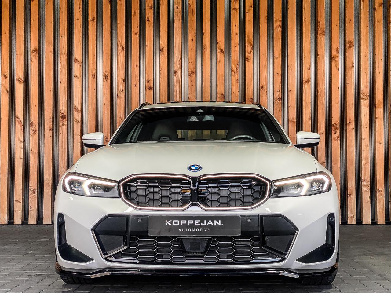 BMW 3 Serie Touring 330e 292PK xDrive High Executive M-Sport Pro | BMW occasion