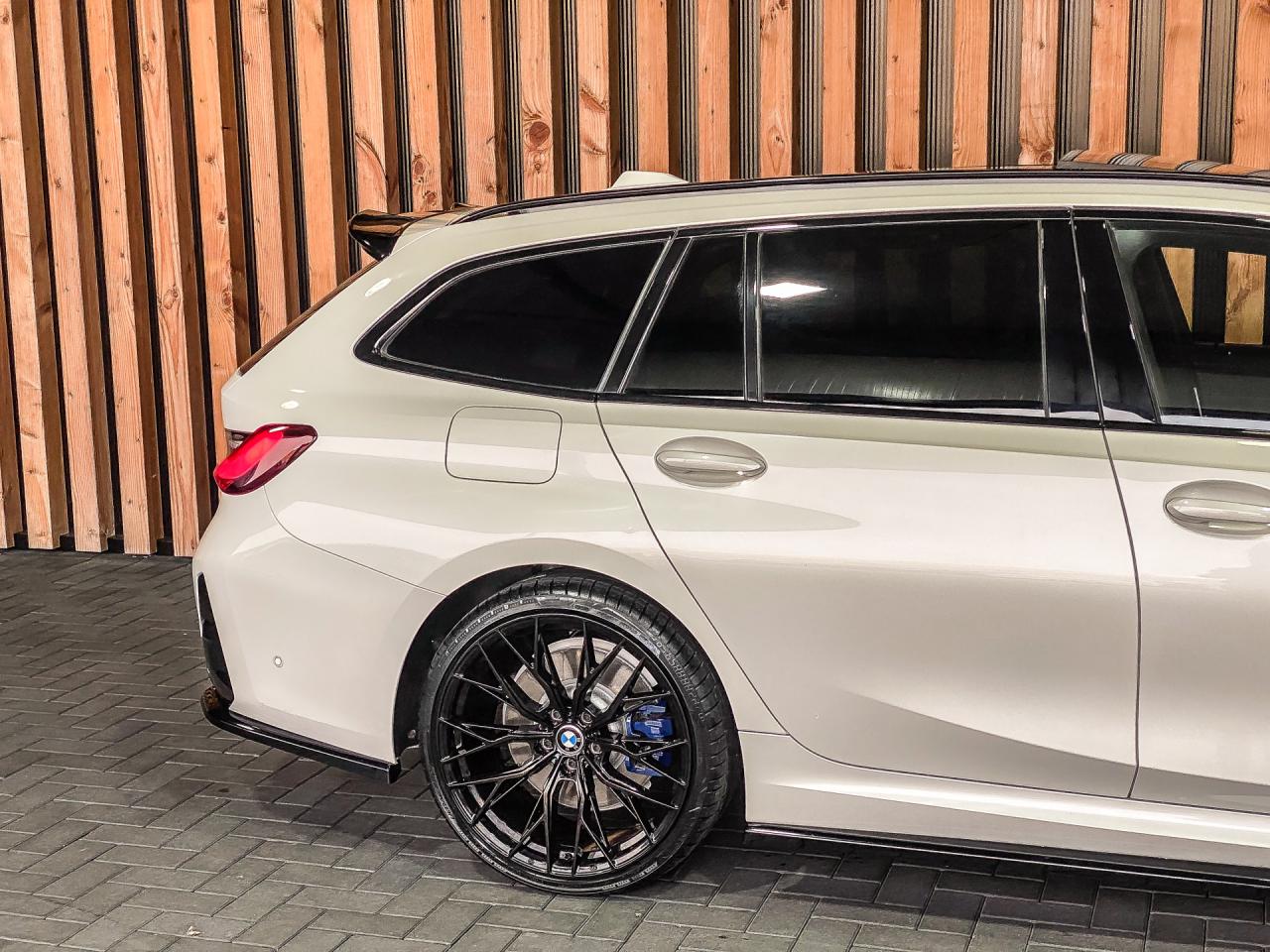 BMW 3 Serie Touring 330e 292PK xDrive High Executive M-Sport Pro | BMW occasion