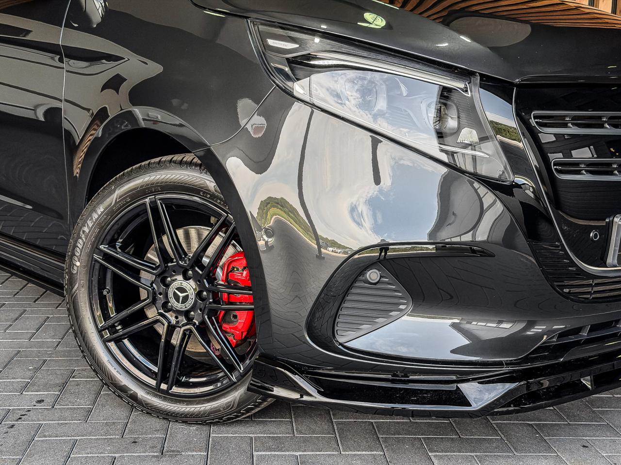 Mercedes-Benz EQV 300 AMG L2 90kWh 8-Persoons | Mercedes-Benz occasion
