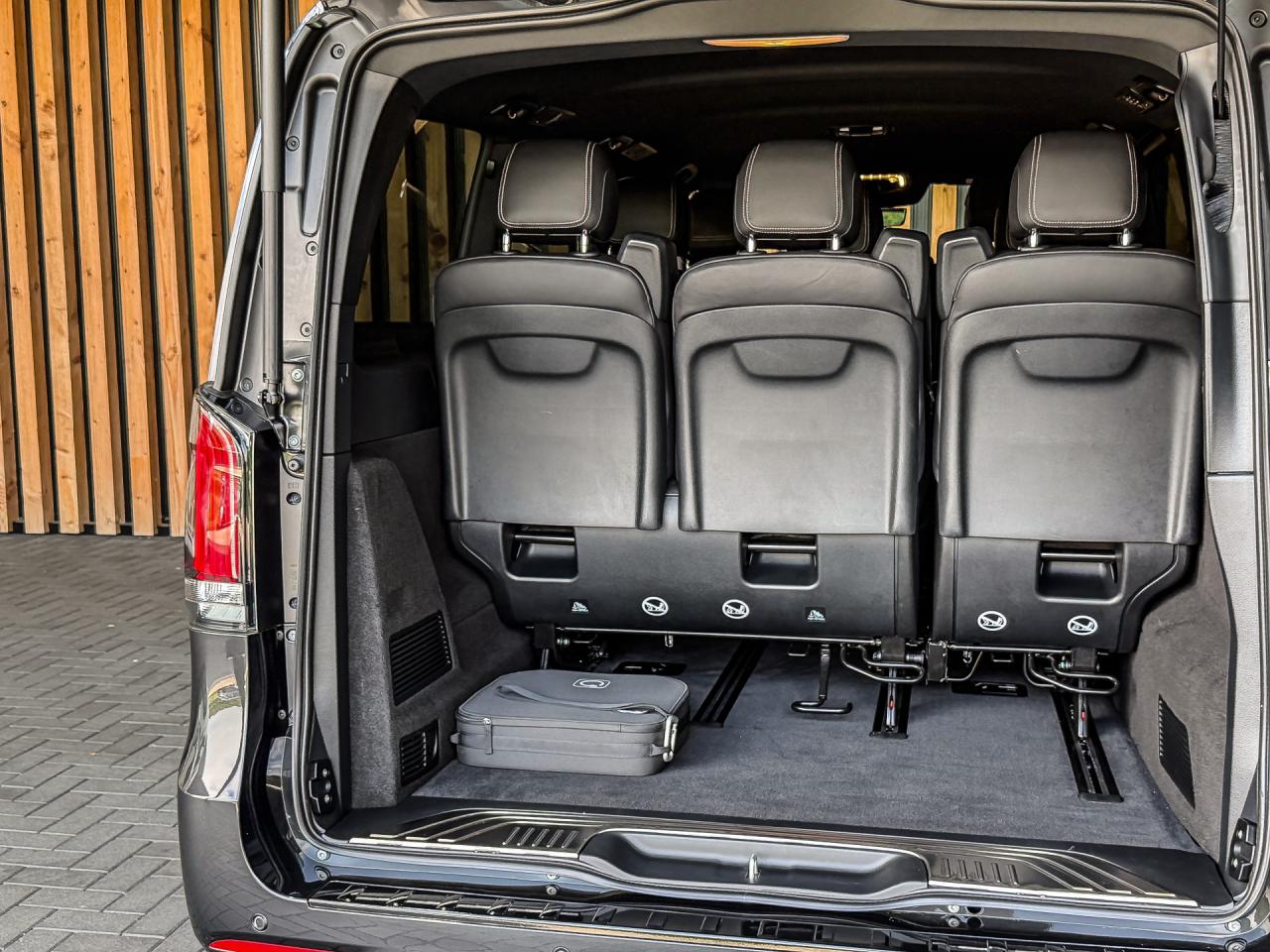 Mercedes-Benz EQV 300 AMG L2 90kWh 8-Persoons | Mercedes-Benz occasion