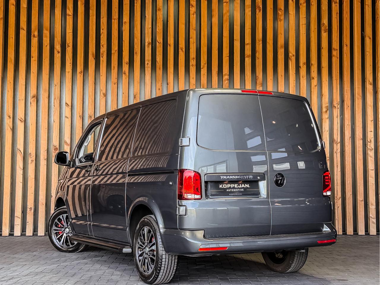 Volkswagen Transporter 2.0 TDI 150PK DSG Bestelwagen L1H1 | Volkswagen occasion