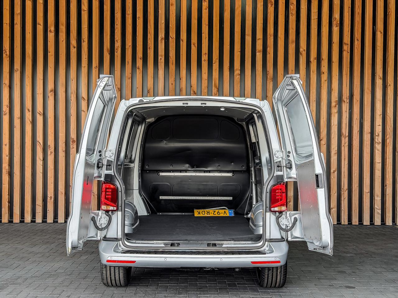 Volkswagen Transporter 2.0 TDI 150PK DSG Bestelwagen L1H1 | Volkswagen occasion